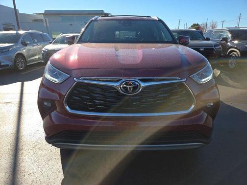 2025 Toyota Highlander Hybrid Platinum