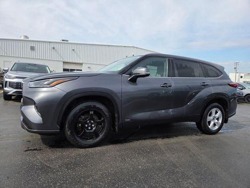 Magnetic Gray Metallic 2023 Toyota Highlander Hybrid LE