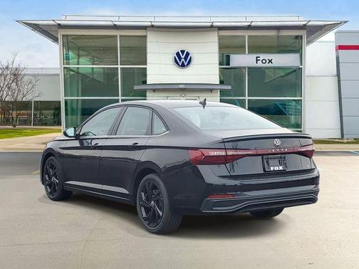 Deep Black Pearl 2026 Volkswagen Jetta 1.4T SE