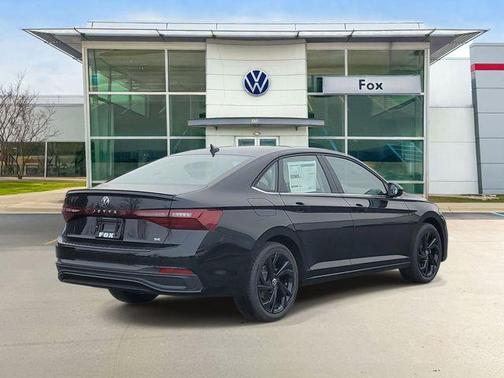 Deep Black Pearl 2026 Volkswagen Jetta 1.4T SE