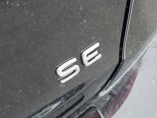 Deep Black Pearl 2026 Volkswagen Jetta 1.4T SE