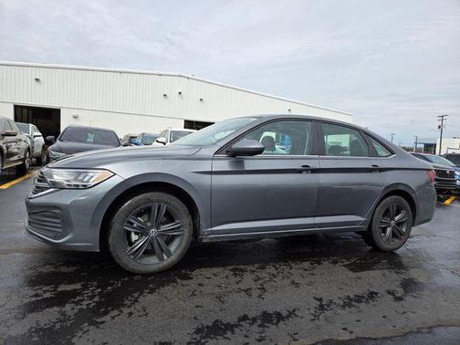 Platinum Gray Metallic 2023 Volkswagen Jetta 1.5T SE