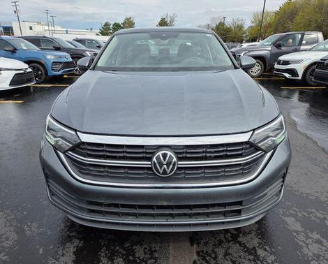 Platinum Gray Metallic 2023 Volkswagen Jetta 1.5T SE