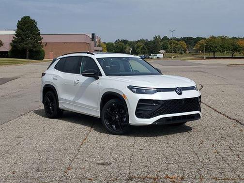 2025 Volkswagen Tiguan 2.0T SE R-Line Black