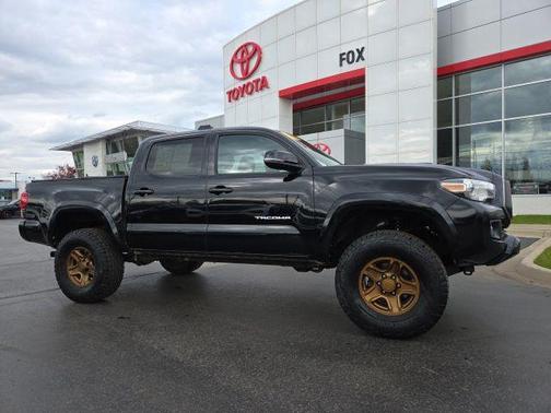 Midnight Black Metallic 2019 Toyota Tacoma TRD Sport