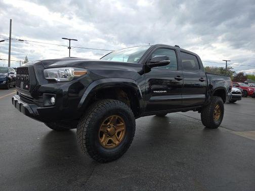 Midnight Black Metallic 2019 Toyota Tacoma TRD Sport