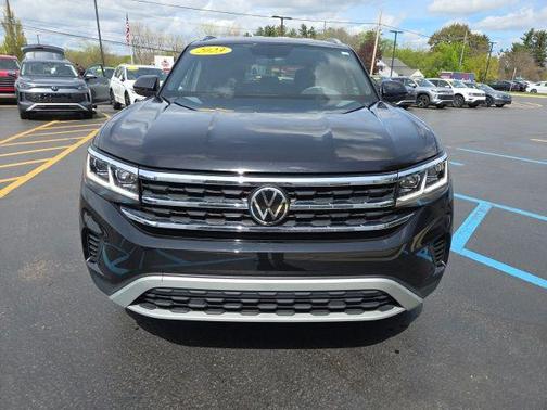 Deep Black 2023 Volkswagen Atlas Cross Sport 2.0T SE