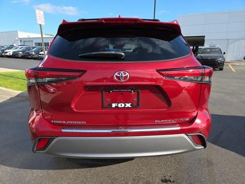 2022 Toyota Highlander Platinum