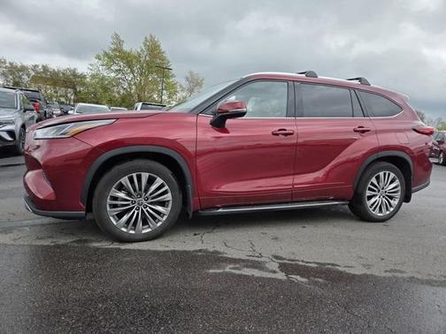 2022 Toyota Highlander Platinum