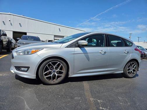 Ingot Silver 2016 Ford Focus SE