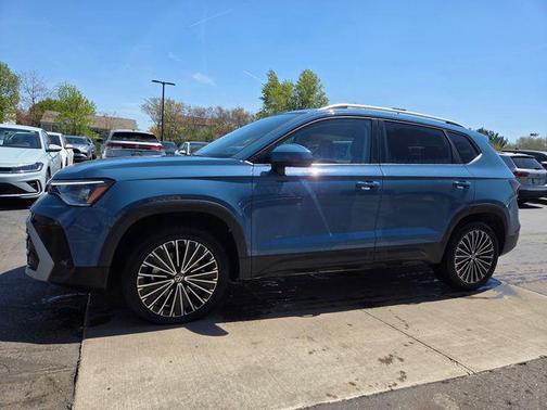 Monterey Blue Pearl 2025 Volkswagen Taos 1.5T SE