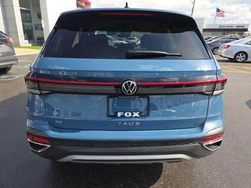 Monterey Blue Pearl 2025 Volkswagen Taos 1.5T SE