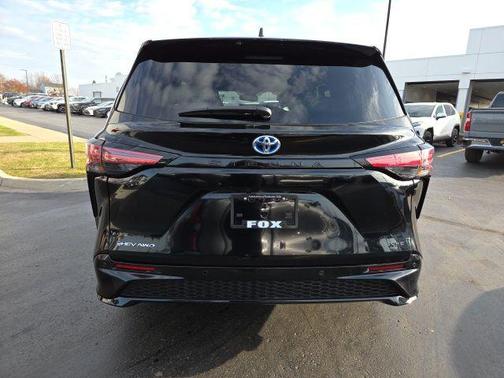 2025 Toyota Sienna XSE 7 Passenger