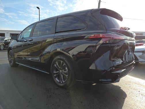 2025 Toyota Sienna XSE 7 Passenger