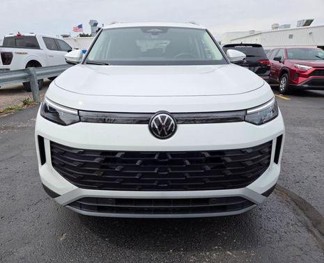 Pure White 2025 Volkswagen Tiguan 2.0T SE 4MOTION