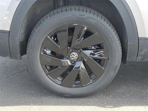 2025 Volkswagen Atlas 2.0T SE w/Technology 4MOTION