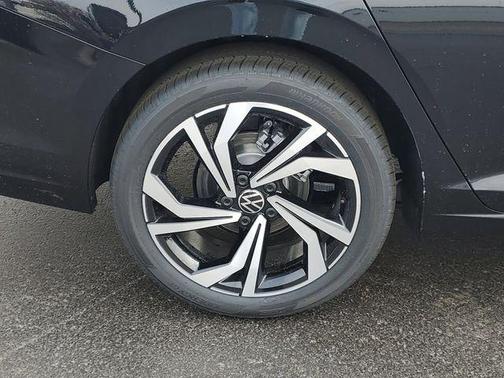 Deep Black Pearl 2026 Volkswagen Jetta 1.4T SEL