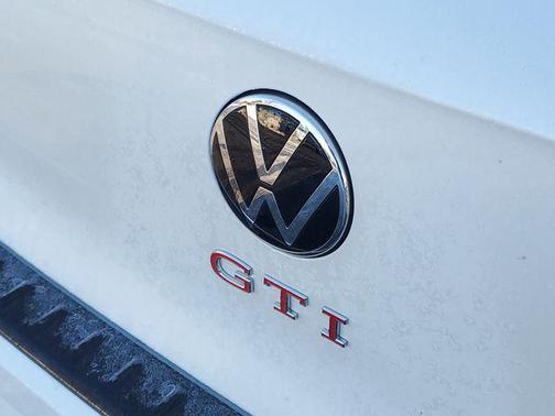Opal White Pearl 2026 Volkswagen Golf GTI 2.0T SE DSG
