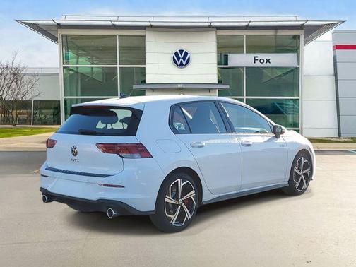 Opal White Pearl 2026 Volkswagen Golf GTI 2.0T SE DSG