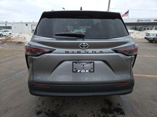 2026 Toyota Sienna LE