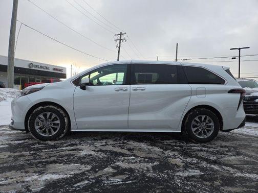 2025 Toyota Sienna XLE