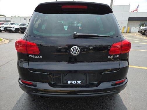 Deep Black 2015 Volkswagen Tiguan Auto R-Line