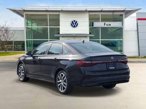 Deep Black Pearl 2026 Volkswagen Jetta 1.4T SE