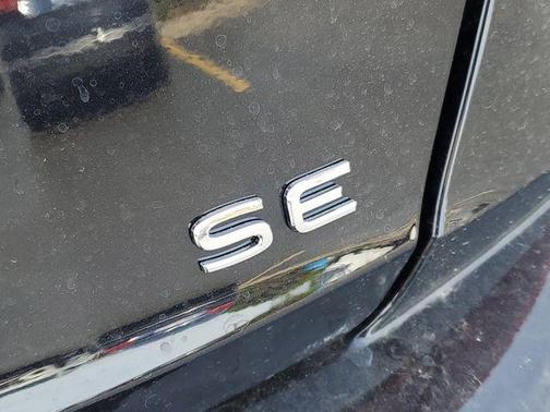Deep Black Pearl 2026 Volkswagen Jetta 1.4T SE