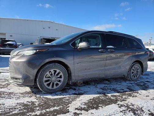 2023 Toyota Sienna LE