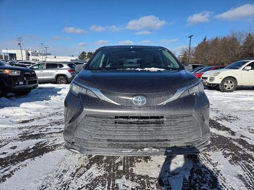 2023 Toyota Sienna LE