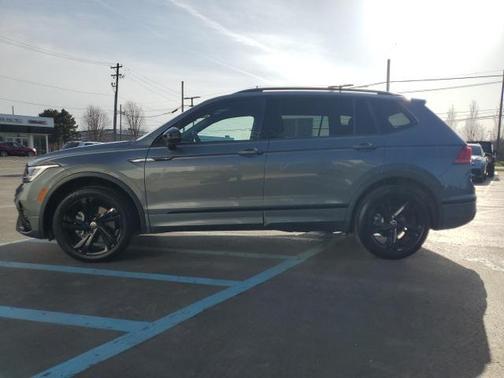 2024 Volkswagen Tiguan 2.0T SE R-Line Black