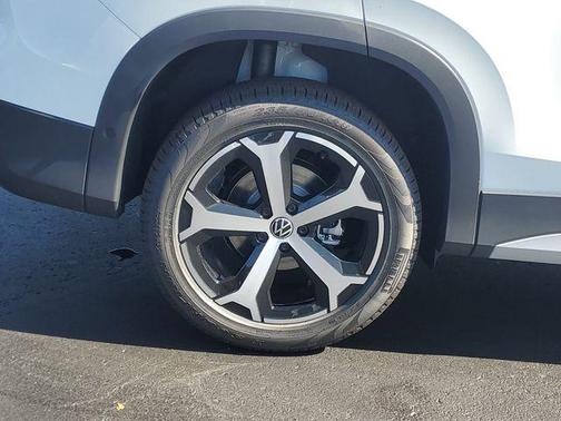 2025 Volkswagen Tiguan 2.0T SE 4MOTION