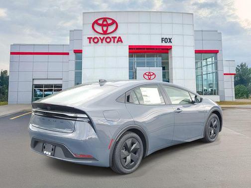 01m2 2026 Toyota Prius Plug-In Hybrid SE