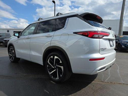 White Diamond 2023 Mitsubishi Outlander PHEV SEL