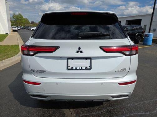 White Diamond 2023 Mitsubishi Outlander PHEV SEL