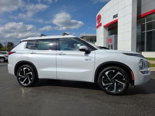White Diamond 2023 Mitsubishi Outlander PHEV SEL