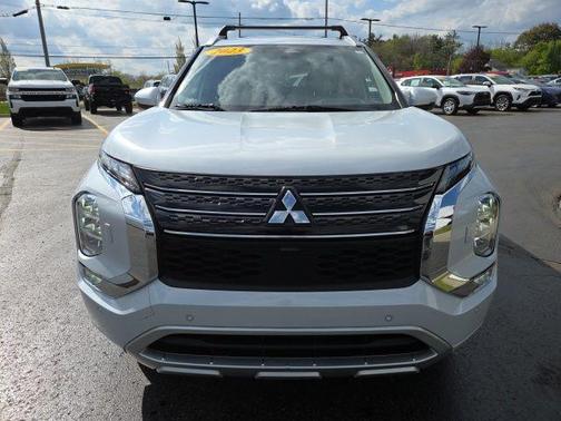 White Diamond 2023 Mitsubishi Outlander PHEV SEL