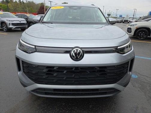 Silver Metallic 2025 Volkswagen Tiguan 2.0T SE 4MOTION