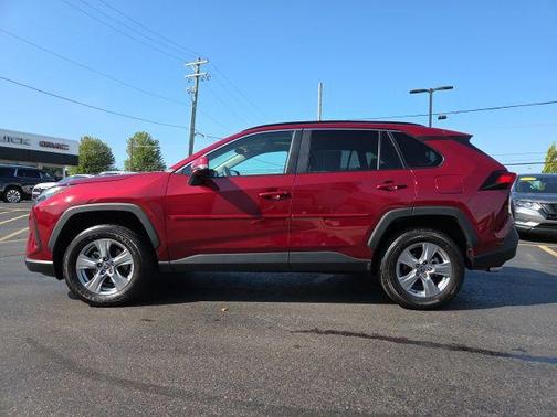 2022 Toyota RAV4 XLE