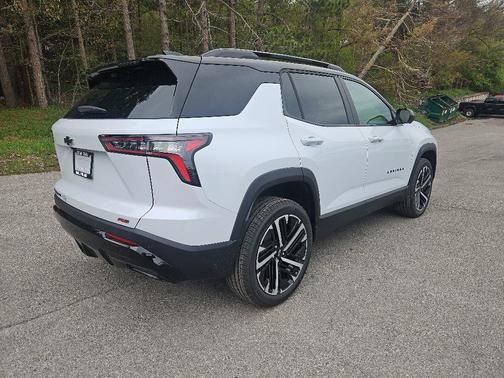 Polar White Tricoat 2026 Chevrolet Equinox AWD RS