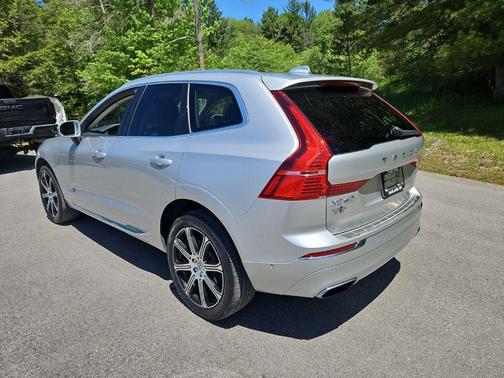 Bright Silver Metallic 2021 Volvo XC60 T5 Inscription