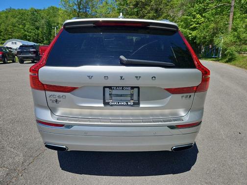 Bright Silver Metallic 2021 Volvo XC60 T5 Inscription