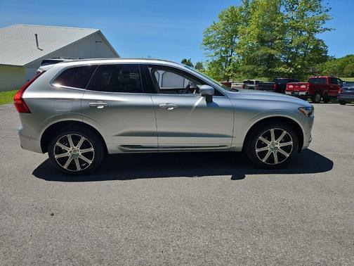 Bright Silver Metallic 2021 Volvo XC60 T5 Inscription