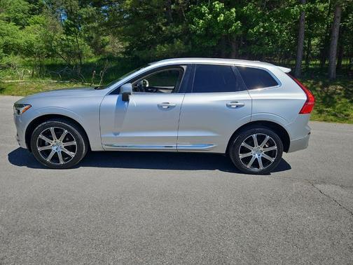 Bright Silver Metallic 2021 Volvo XC60 T5 Inscription