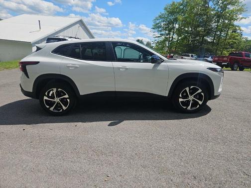 Summit White 2024 Chevrolet Trax FWD 1RS