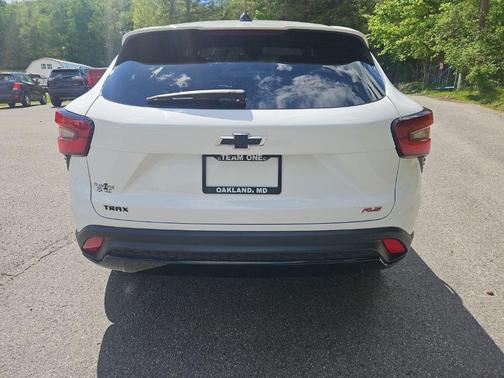 Summit White 2024 Chevrolet Trax FWD 1RS