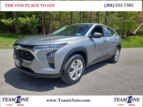Sterling Gray Metallic 2024 Chevrolet Trax LS