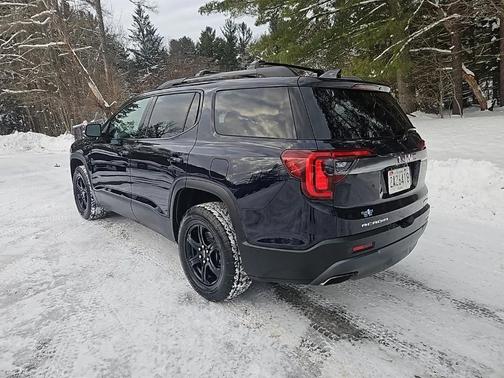 2022 GMC Acadia AT4