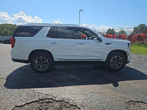 2025 GMC Yukon Elevation