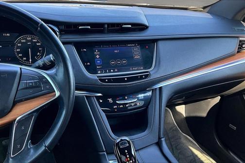 Manhattan Noir Metallic 2020 Cadillac XT5 Premium Luxury